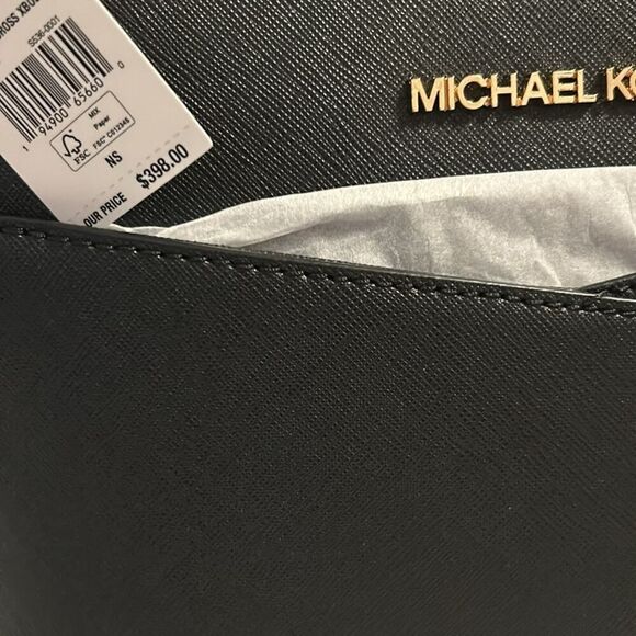 Michael Kors Black Jet Set Travel Medium Dome Crossbody Bag - Picture 5 of 11